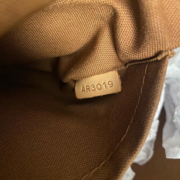 SOLD!💎Authentic 💎Louis Vuitton Monogram Tivoli PM💎Classic! - Picture 4 of 10